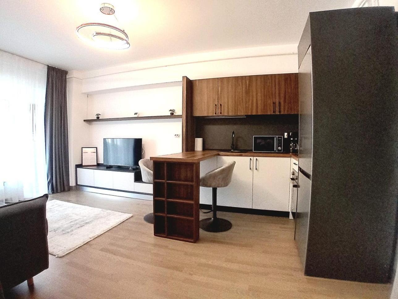 Himson-Brown Apartment Iasi Buitenkant foto